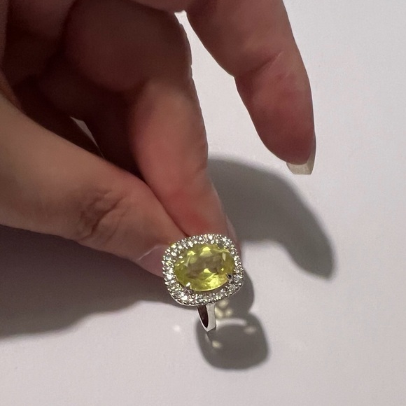 💍NWOT💍 Radiant Sterling Silver Ring with Yellow Gemstone - Picture 5 of 6